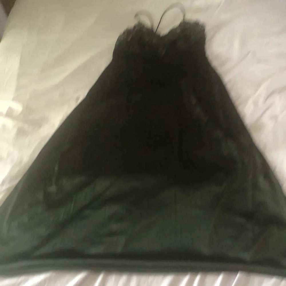 Vintage Vanity Fair black negligee/crisscross spaghetti straps/sz 36/anklelength - Picture 3 of 14
